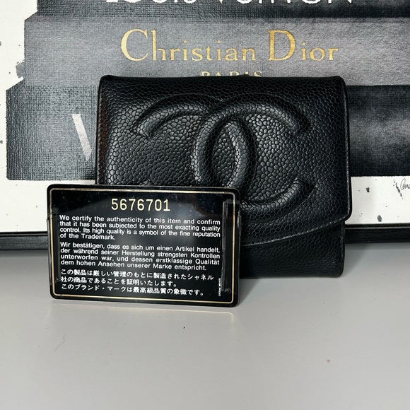 Chanel Caviar Timeless CC Compact Wallet 🖤 - Picture 2 of 7